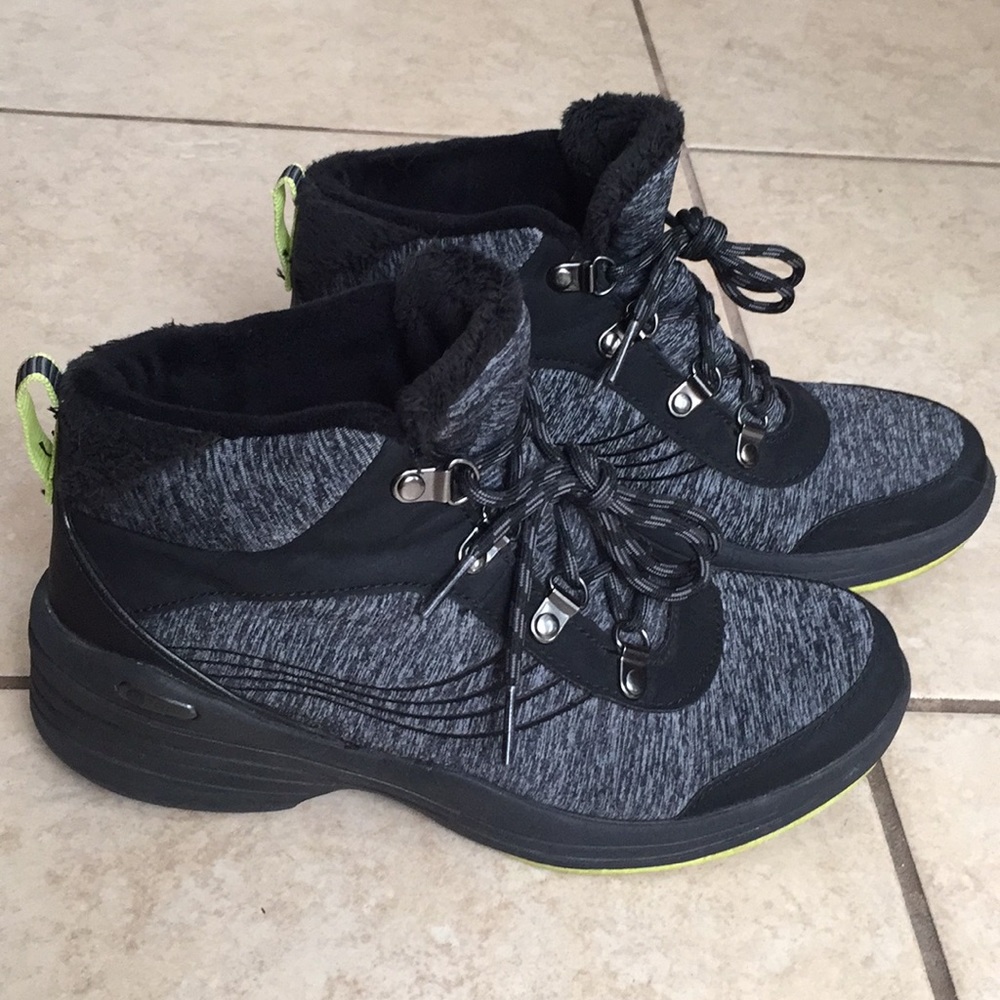 BZees Walking Boots